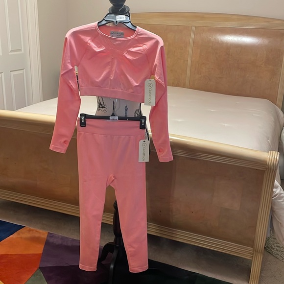 Club Moda Active Wear- Cropped Knitted Seamless Long Sleeve Shirt & Leggings - Picture 1 of 8